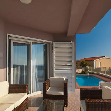 Apartament Gavran *