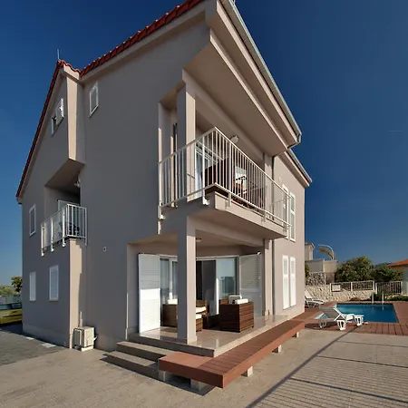 Apartament Gavran *