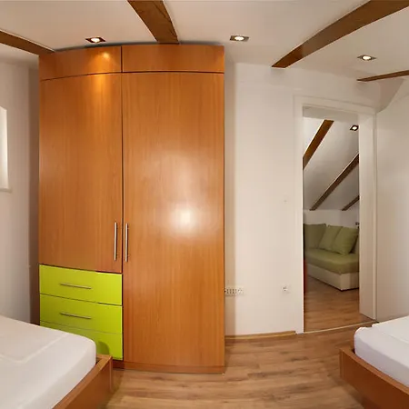 Apartament Gavran *