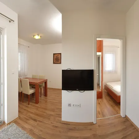 Apartament Gavran *